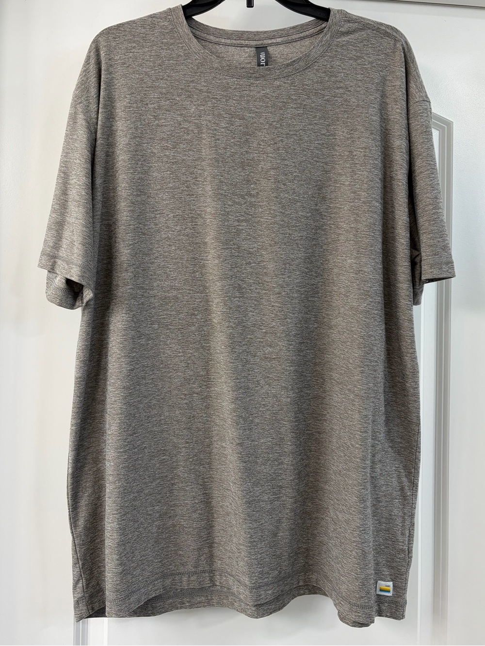 Vuori men short sleeve Performance Tee Size XXL